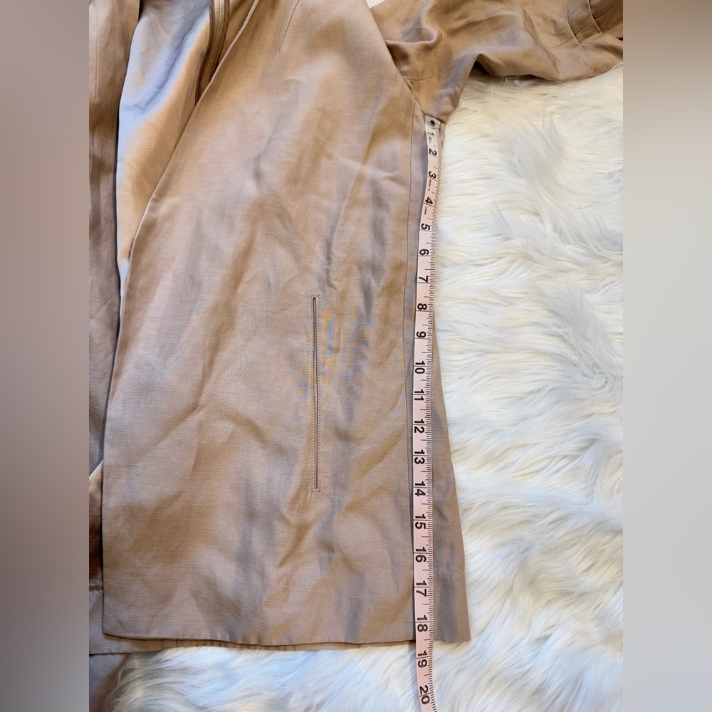 Aritzia Babaton
Power Hip Linen Blazer in Kasha Taupe size 8 - Picture 6 of 10